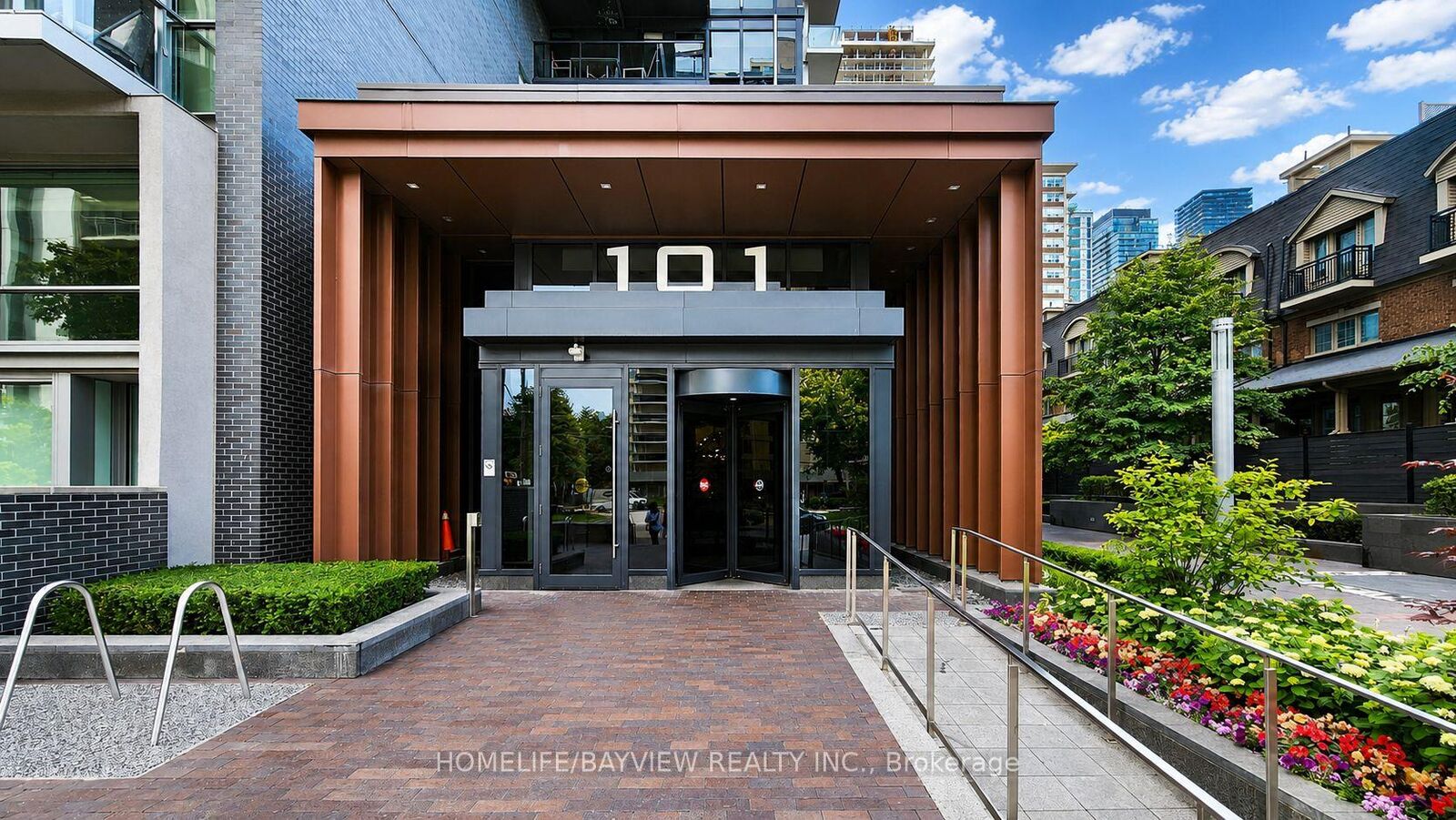 Property Photo:  101 Erskine Avenue 2011  ON M4P 0C5 