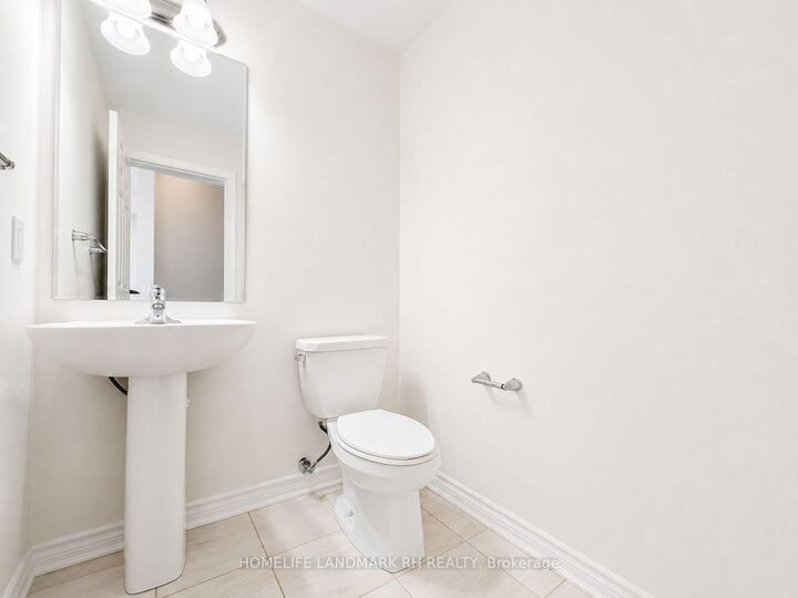 Property Photo:  19 Edward Lennox Street  ON L6B 1M9 