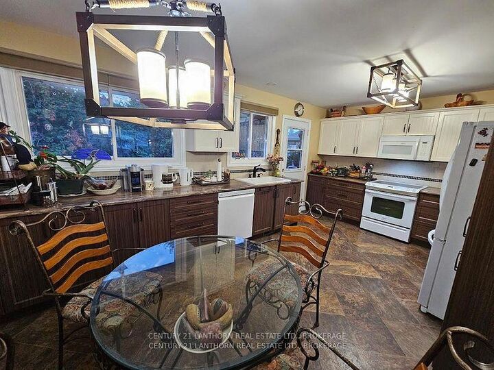 Property Photo: 197 King Street ON K7R 1B8