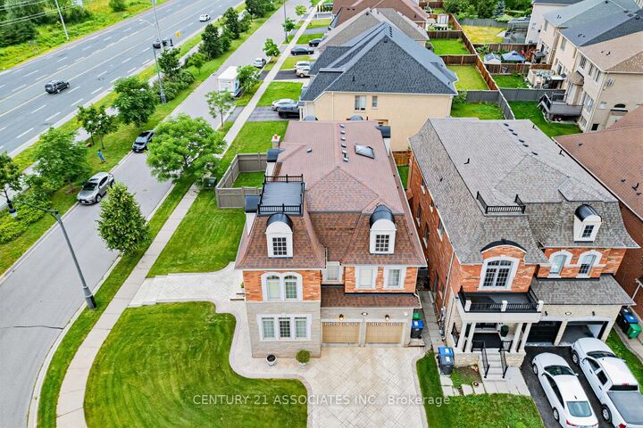 29 Black Diamond Crescent — photo 1