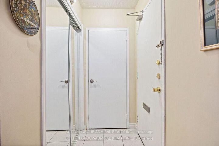 Property Photo: 825 Kennedy Road N 406 ON M1K 2E6