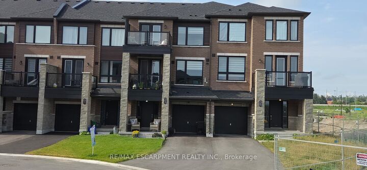 Property Photo:  33 Red Maple Lane  ON L9J 0N4 