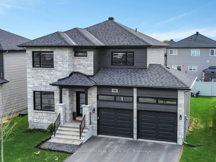 Property Photo: 624 Geneva Crescent ON K0A 1W0