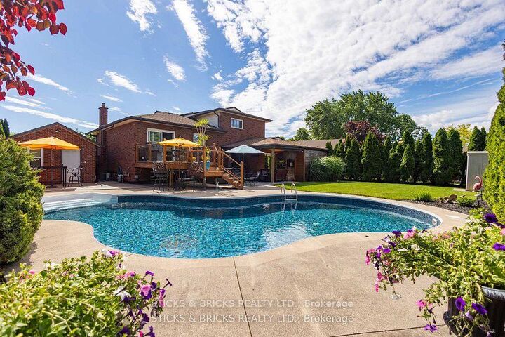Property Photo: 8238 Lexington Court ON L2H 1W4
