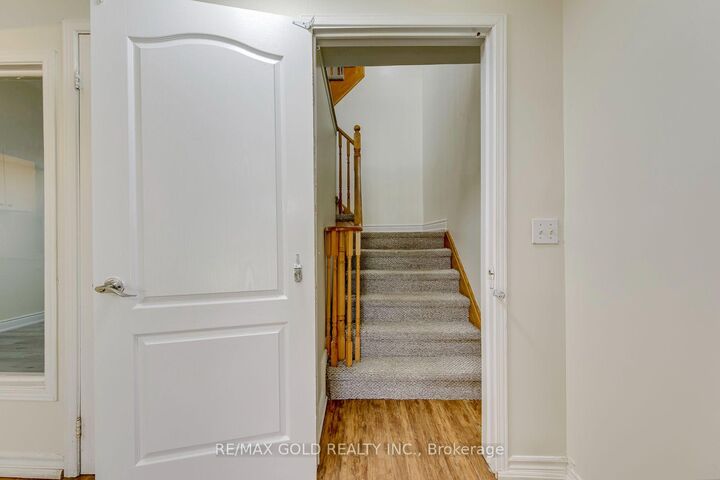 Property Photo: 3332 Angel Pass Drive Basement ON L5M 7K2