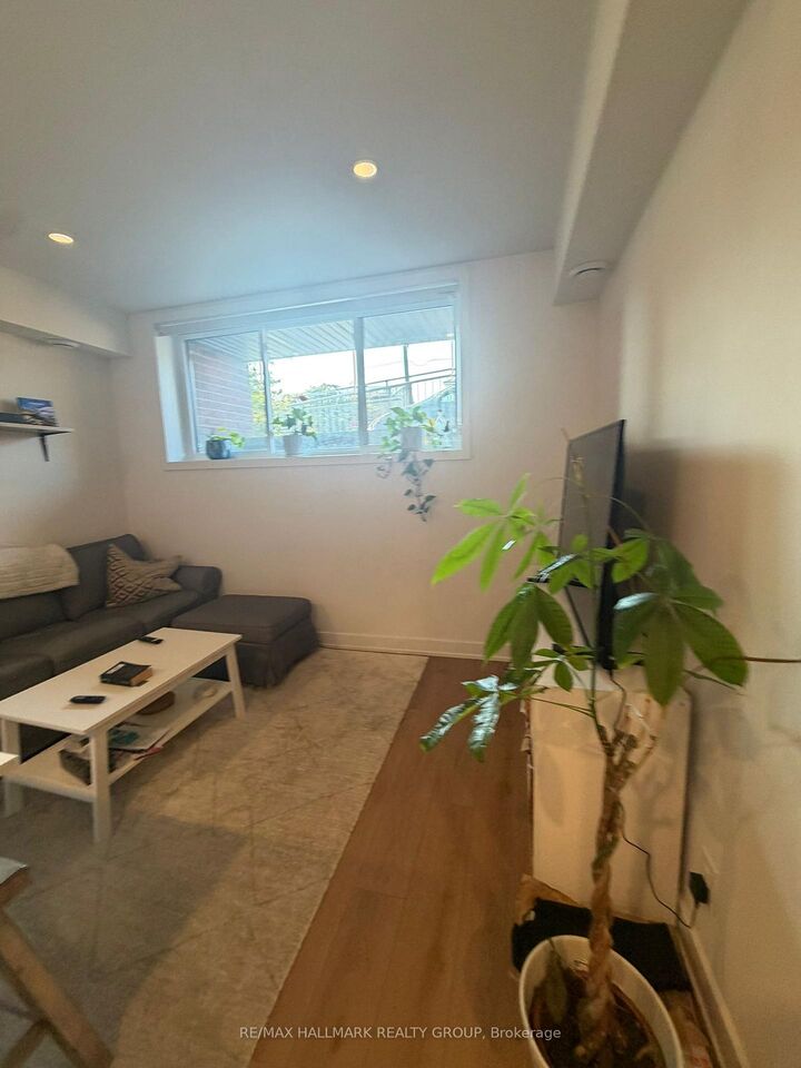 Property Photo: 1260 Dorchester Avenue 1 ON K1Z 8E6