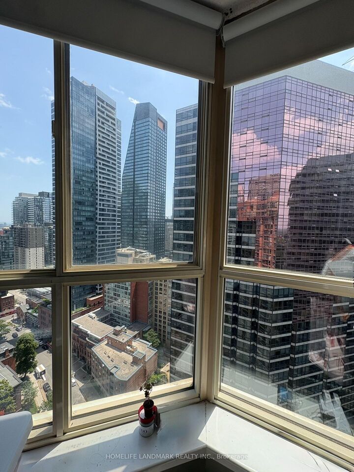 Property Photo:  44 St Joseph Street 2610  ON M4Y 2W4 