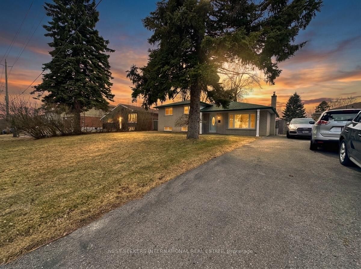 Property Photo:  494 Oshawa Boulevard N  ON L1G 5T5 