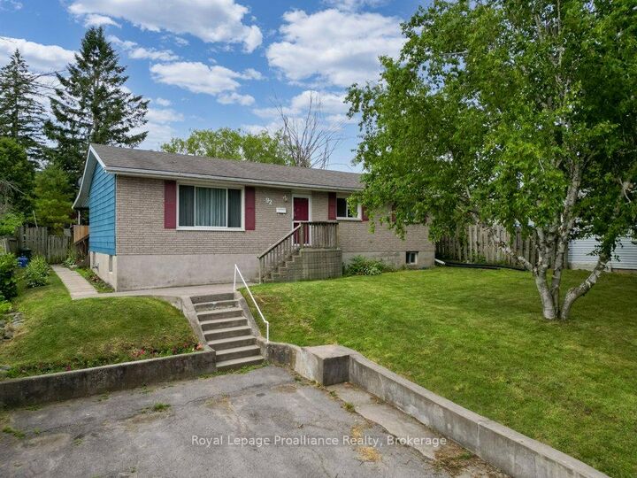 Property Photo: 92 Wallbridge Crescent ON K8P 1Z4