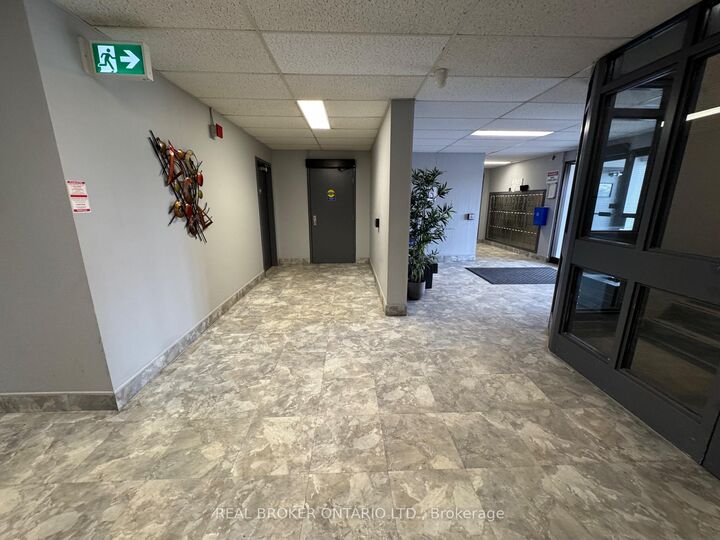 Property Photo:  845 Kyle Court 305  ON K6V 6K7 