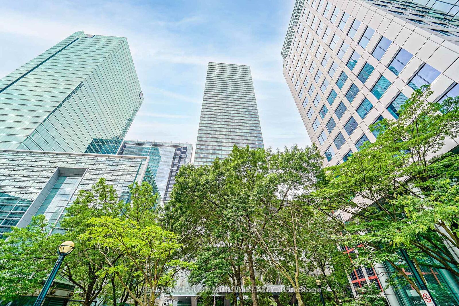 Property Photo: 183 Wellington Street W 3903 ON M5V 0A1