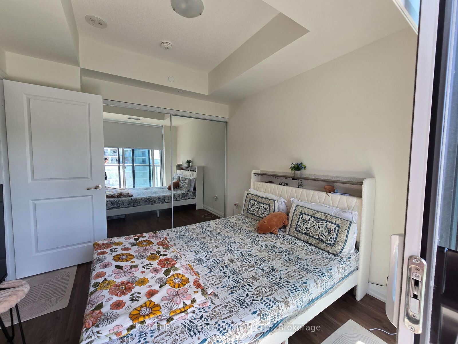 Property Photo: 3260 Sheppard Avenue E 1501 ON M1T 0B5