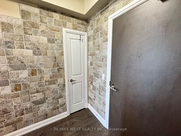 Property Photo: 7900 Bathurst Street 714 ON L4J 0J9