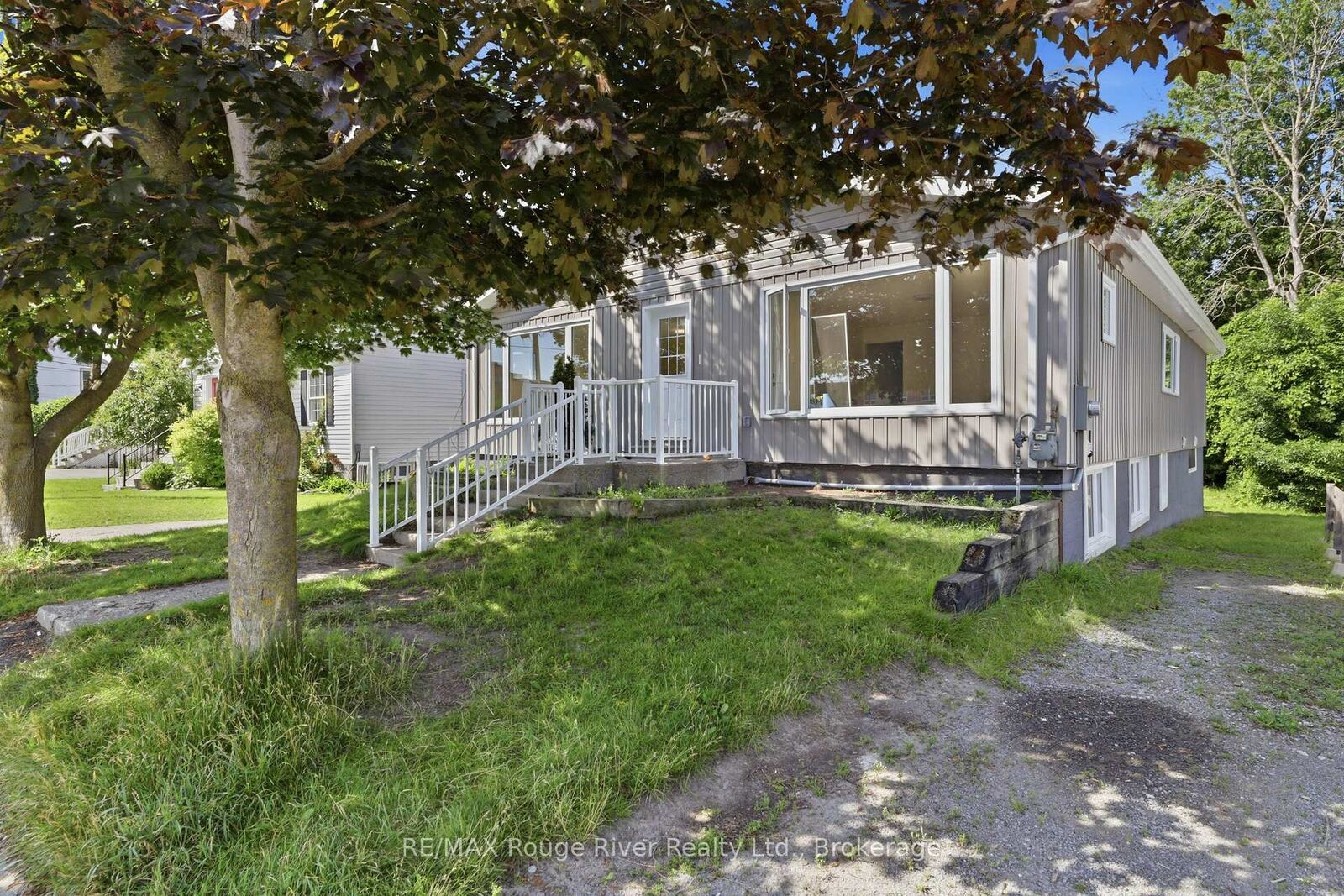 Property Photo: 144 Macdonald Avenue Unit B ON K8N 3Y3