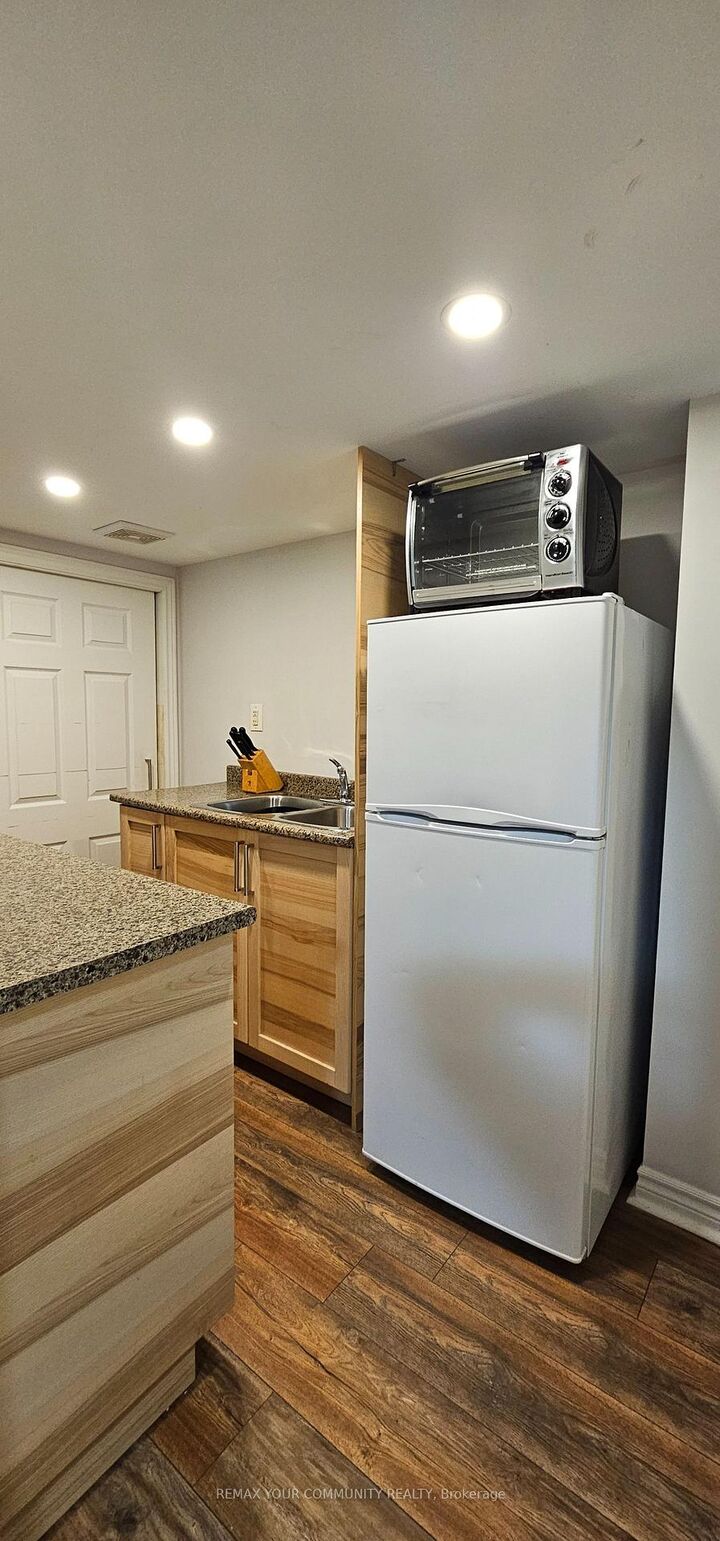 Property Photo: 46 Courtland Crescent Bsmt ON L9N 0A9
