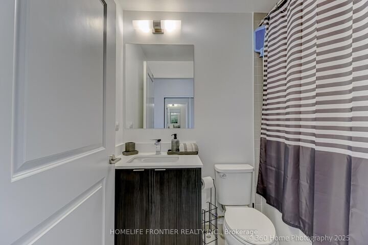 Property Photo: 100 Eagle Rock Way W 904 ON L6A 5B9