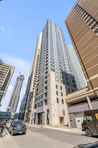 Property Photo:  21 Balmuto Street 802  ON M4Y 1W4 