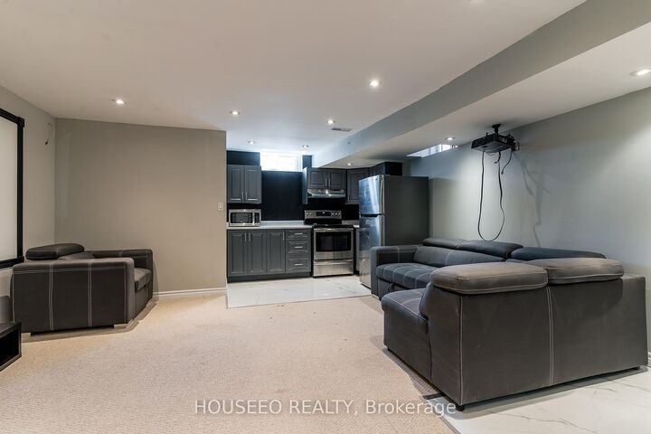 Property Photo:  3324 Sunlight Street Basement  ON L5M 0G8 
