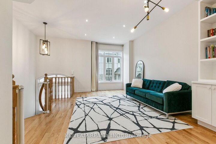 Property Photo:  32 Kingsville Lane  ON L4C 7V6 