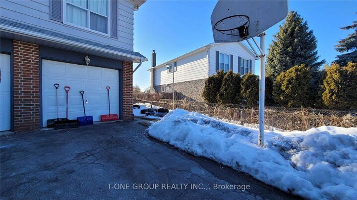 Property Photo:  97 Briarscross Boulevard Bsmt  ON M1S 3K6 