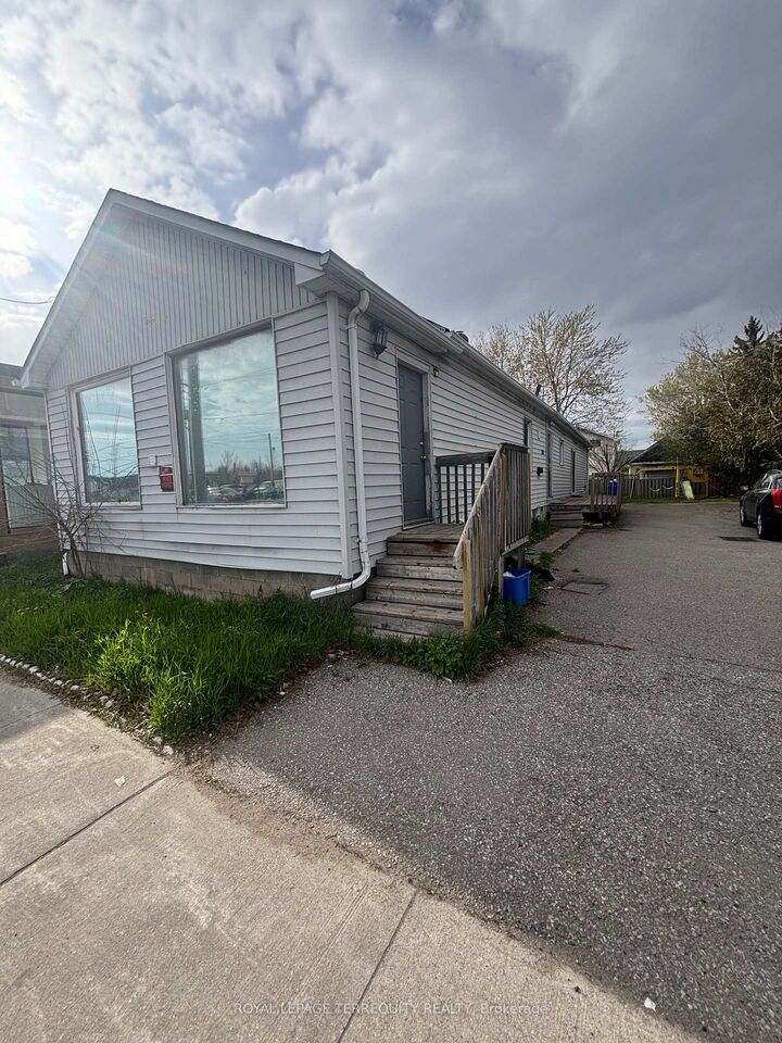 Property Photo: 252 Bloor Street E ON L1H 3M6