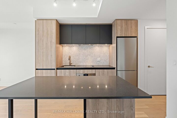 Property Photo: 7950 Bathurst Street 1812 ON L4J 0L4