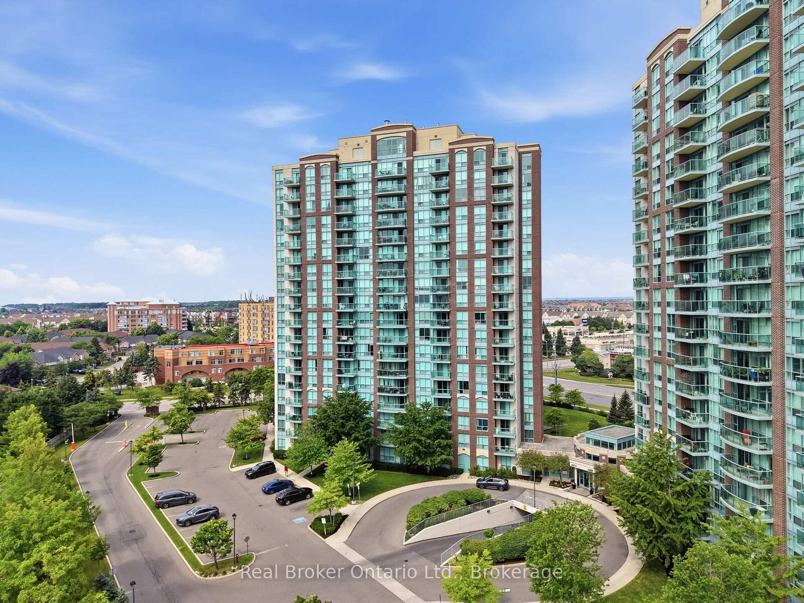 Property Photo: 4879 Kimbermount Avenue 902 ON L5M 7R8