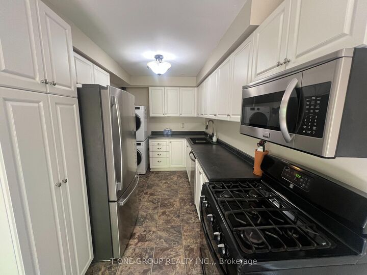 Property Photo: 45 Burns Circle ON L4N 5J8