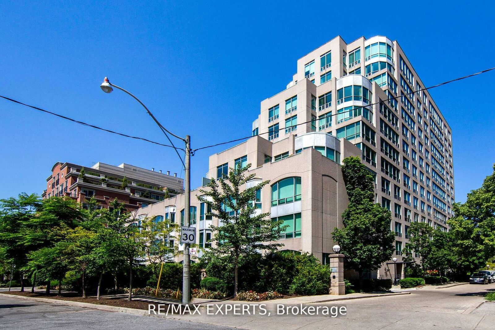 Property Photo: 942 Yonge Street 1006 ON M4W 3S8