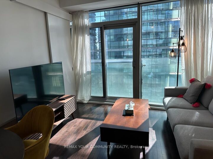 14 York Street 1709 — photo 1