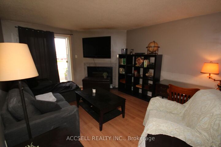 Property Photo: 731 Deveron Crescent 111 ON N5Z 4X6