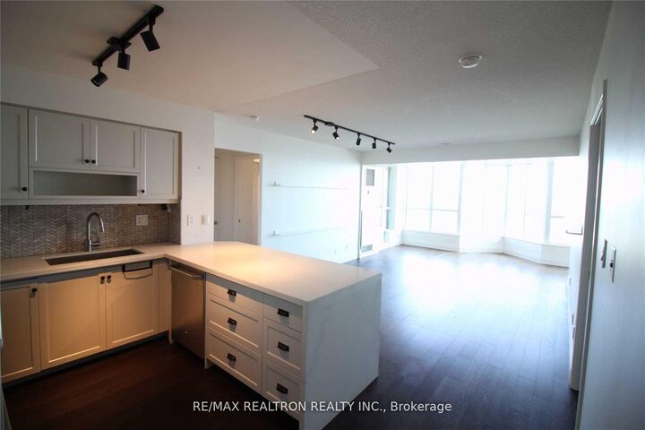 Property Photo: 230 Queens Quay W 825 ON M5J 2Y7