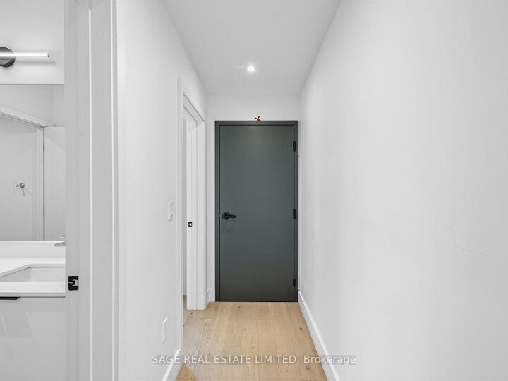 Property Photo: 909 Castlefield Avenue 1 ON M6B 1C9