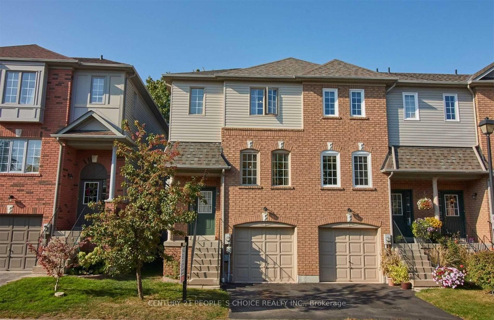 Property Photo:  33 Aspen Park Way 15  ON L1N 9M6 