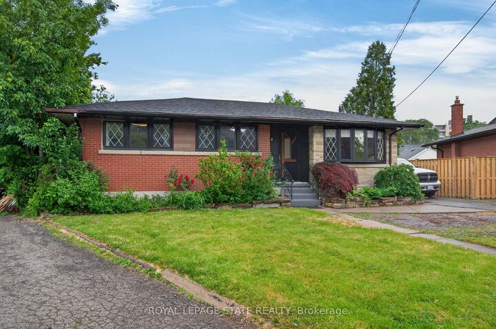 Property Photo: 33 Kenwood Crescent ON L8T 1W3