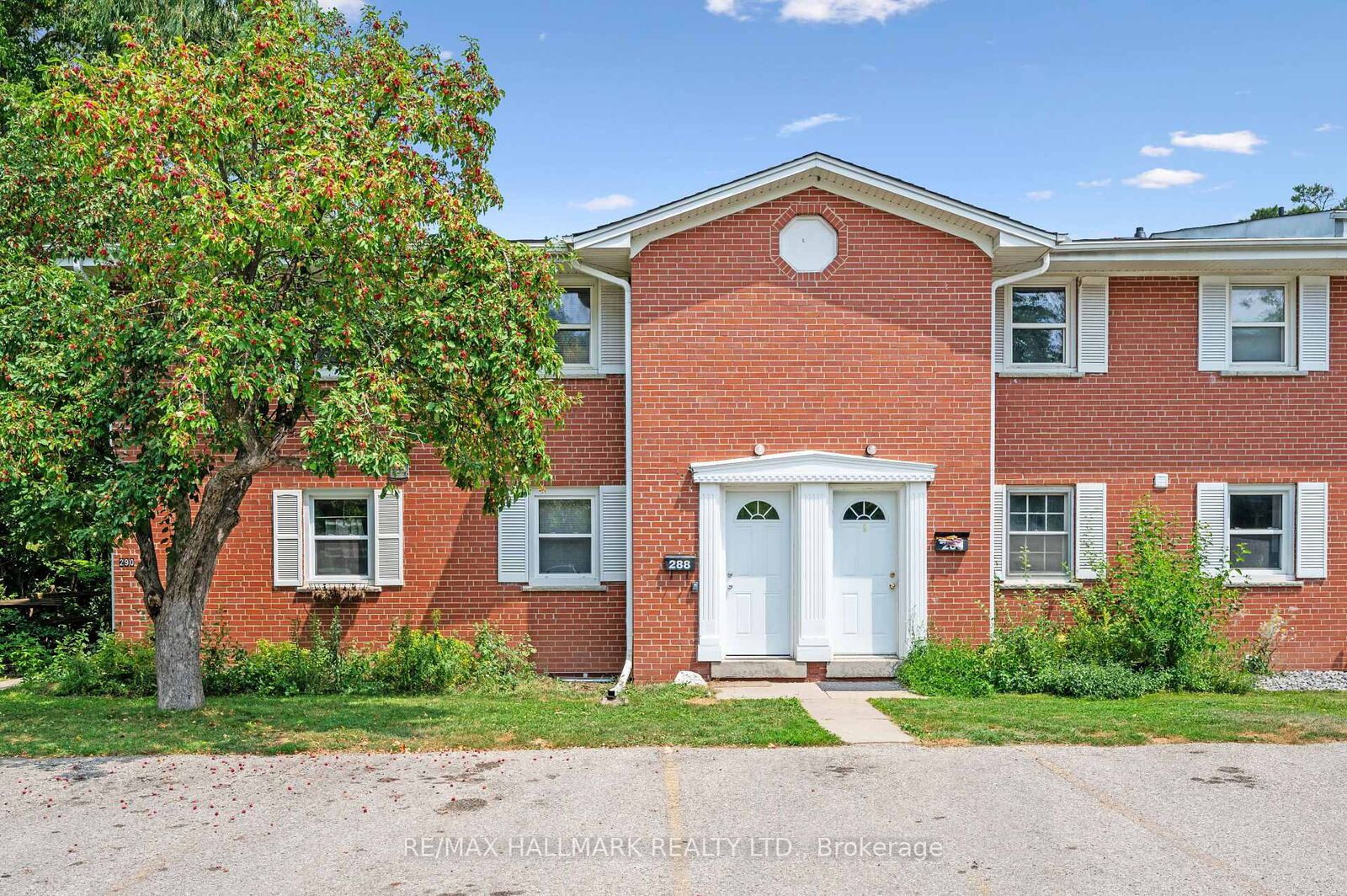 Property Photo: 288 Westcourt Place 25 ON N2L 2R7