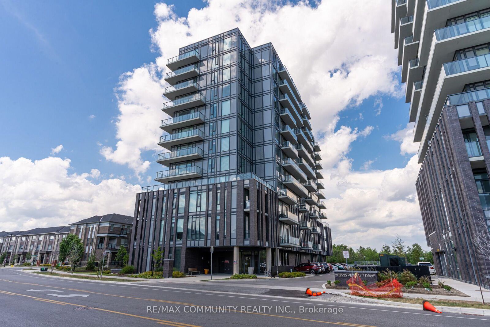 Property Photo: 225 Veterans Drive 1206 ON L7A 5L7