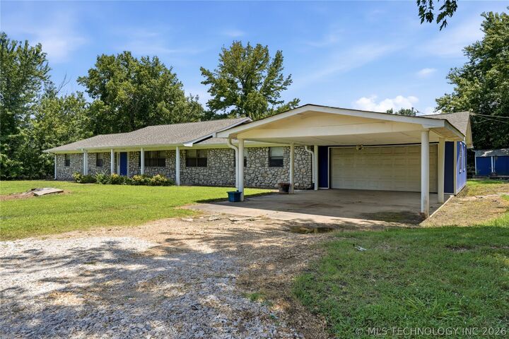 Property Photo:  502 Fir Lane  OK 74469 