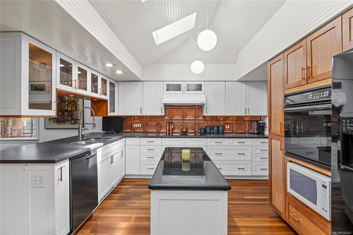 Property Photo: 139 Hoylake Rd W BC V9K 1K3