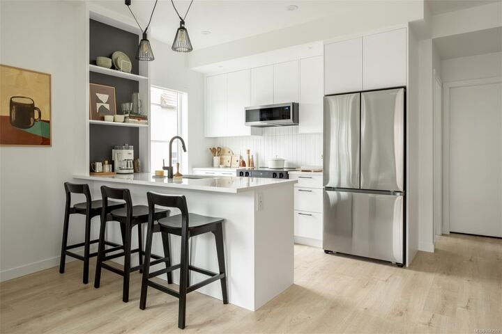 Property Photo: 1075 Tillicum Rd #210 BC V9A 2A4