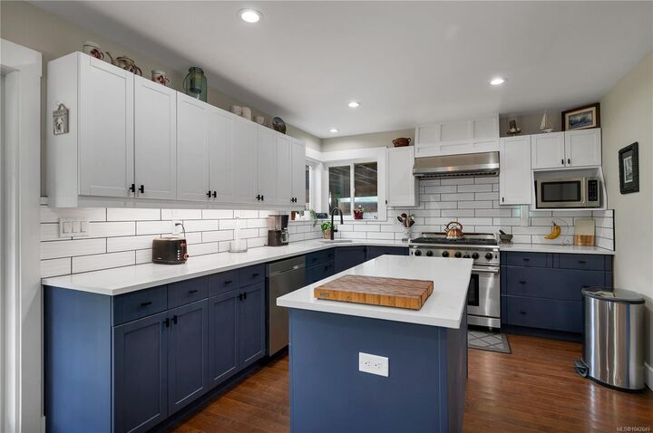 Property Photo: 212 Seabreeze Dr BC V9H 1J1
