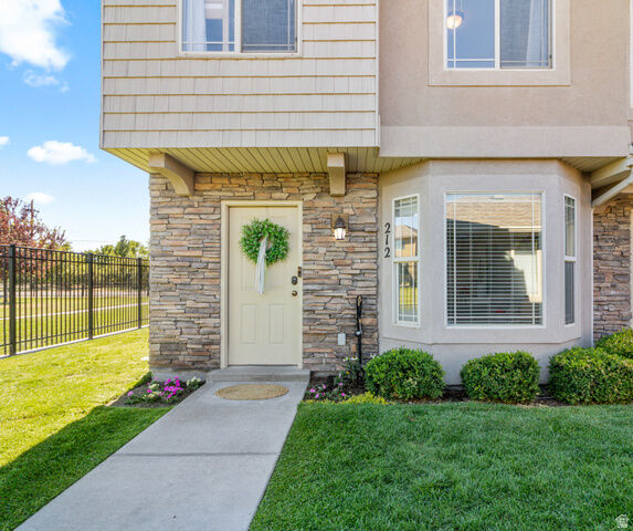 Property Photo:  212 S Tamarak Cir  UT 84043 