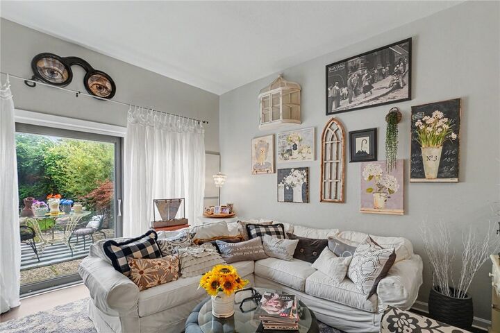 Property Photo:  1232 Pennsbury Blvd  PA 15205 