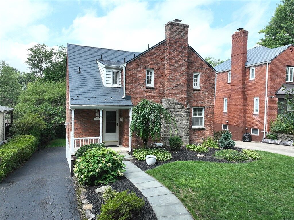 Property Photo:  318 Fieldbrook Dr  PA 15228 
