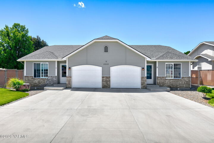 Property Photo:  2200 Lila Ave  WA 98902 