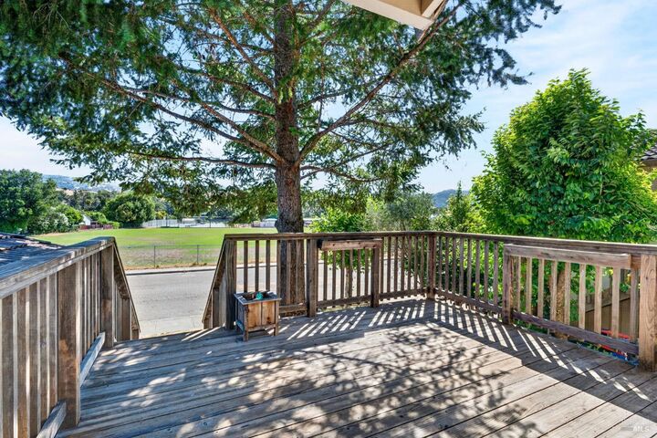 Property Photo: 517 N Jefferson Street CA 95425