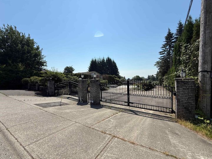 Property Photo:  32832 Best Avenue  BC V2V 2S8 