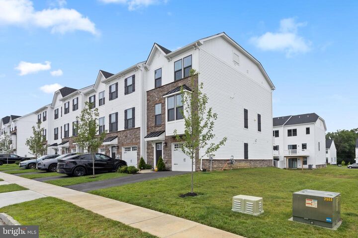 Property Photo:  33 Peppermint Lane  NJ 08054 