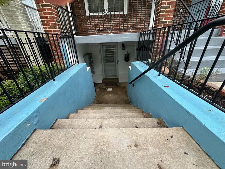 Property Photo:  204 16th Street SE B  DC 20003 