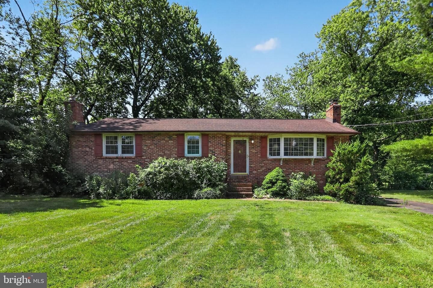 Property Photo: 136 Kingston Drive DE 19701